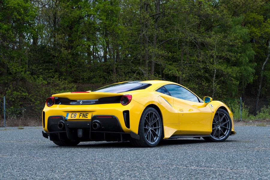  Ferrari 488 Pista 2018 года  (UK) (фото 19 из 21)